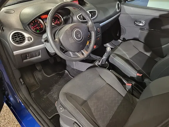 Renault Clio 2010 photo 3