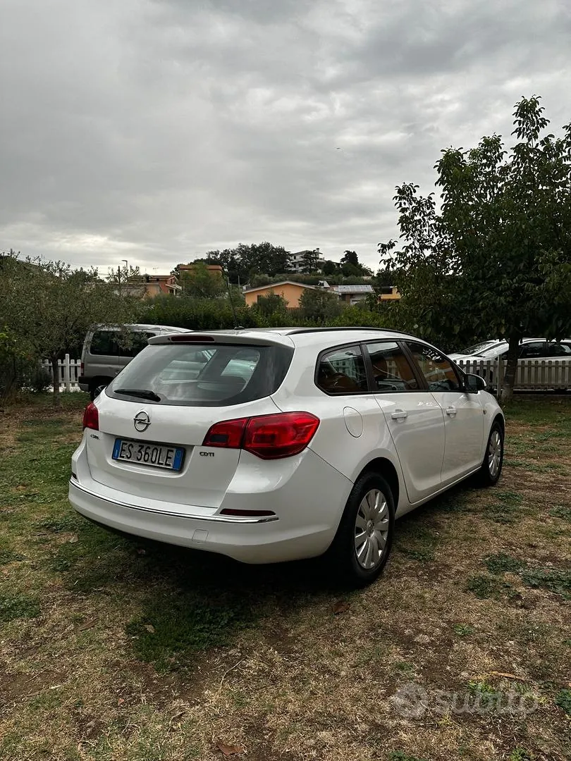 Opel Astra 2013 photo 4
