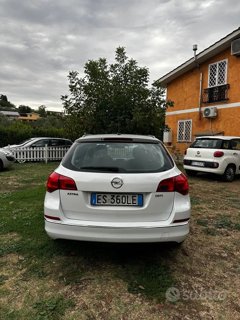 Opel Astra 2013 photo 5