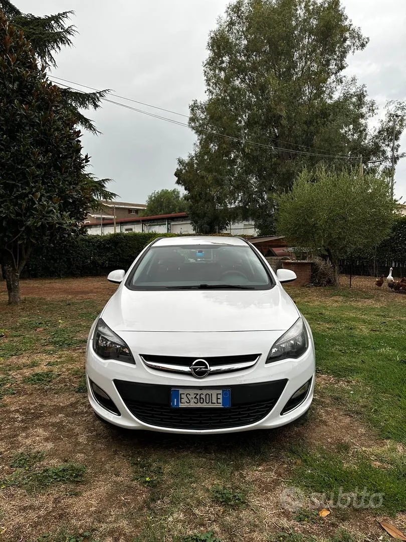 Opel Astra 2013 photo 2