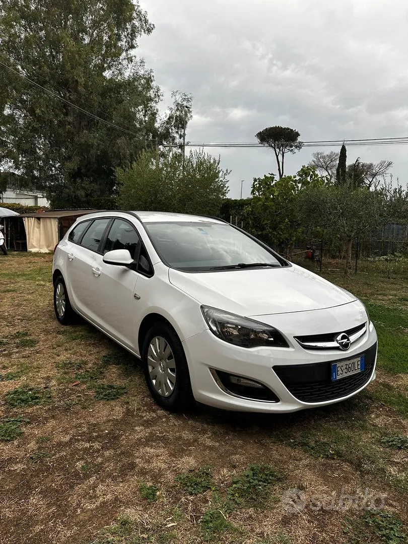 Opel Astra 2013 photo 3