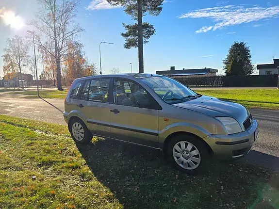 Ford Fusion 2003 photo 2