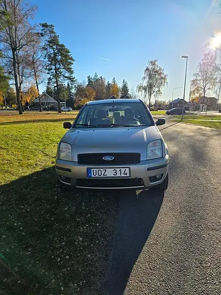 Ford Fusion 2003 photo 3