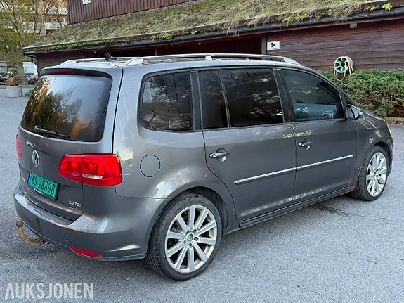 Volkswagen Touran 2011 photo 5