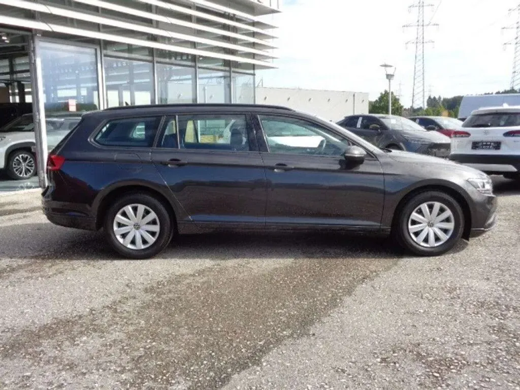 Volkswagen Passat 2023 photo 3