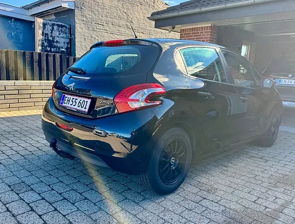 Peugeot 208 2014 photo 4