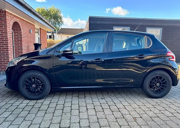 Peugeot 208 2014 photo 5