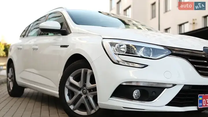 Renault Megane 2019 photo 2