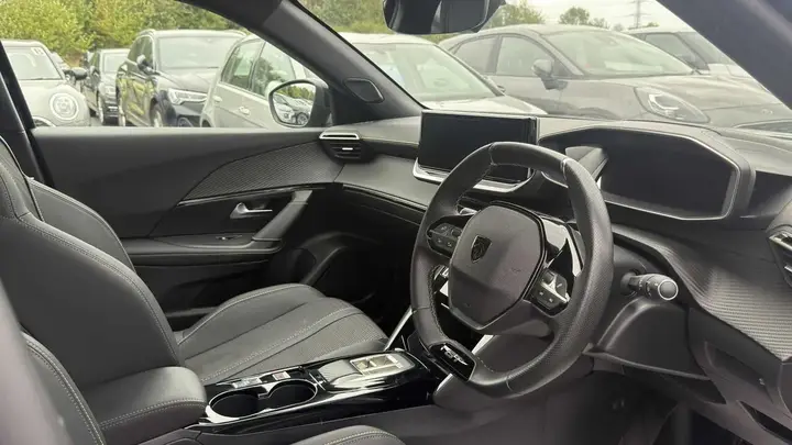 Peugeot E-2008 2024 photo 3