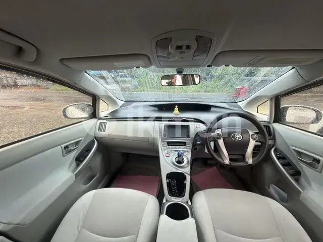 Toyota Prius 2013 photo 2
