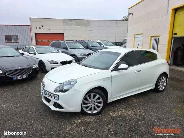 Alfa Romeo Giulietta 2013 photo 2