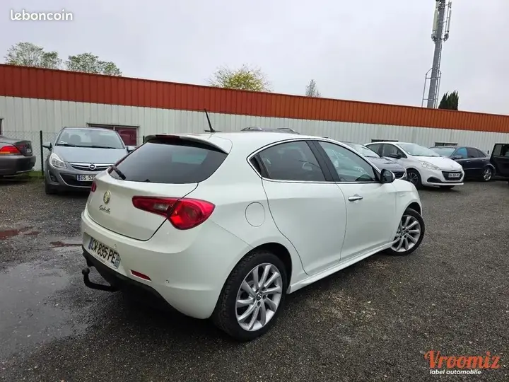 Alfa Romeo Giulietta 2013 photo 4