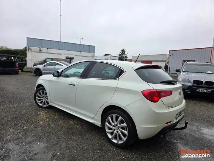 Alfa Romeo Giulietta 2013 photo 3
