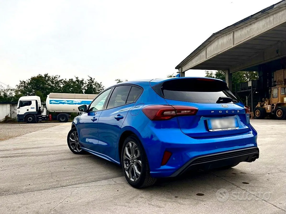 Ford Focus 2023 photo 2
