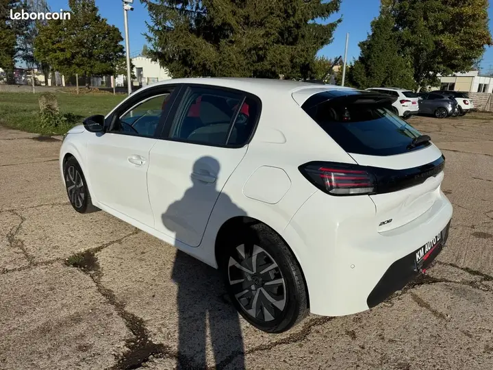 Peugeot 208 2024 photo 3