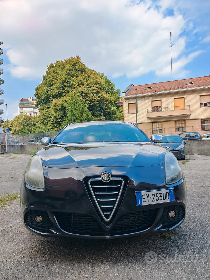 Alfa Romeo Giulietta 2013 photo 2