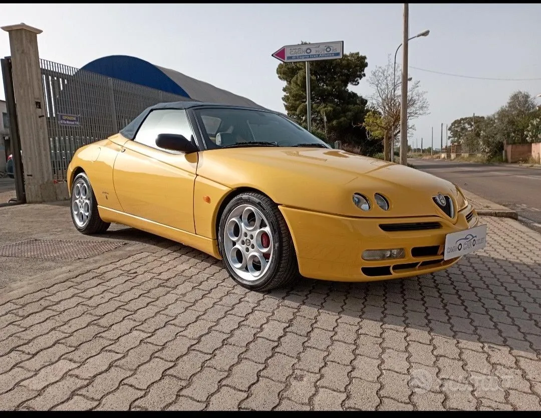 Alfa Romeo Gtv 2001 photo 2