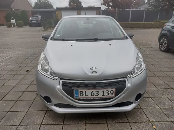 Peugeot 208 2014 photo 4