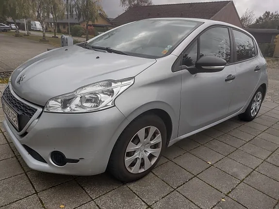 Peugeot 208 2014 photo 2
