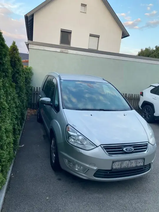 Ford Galaxy 2011 photo 2