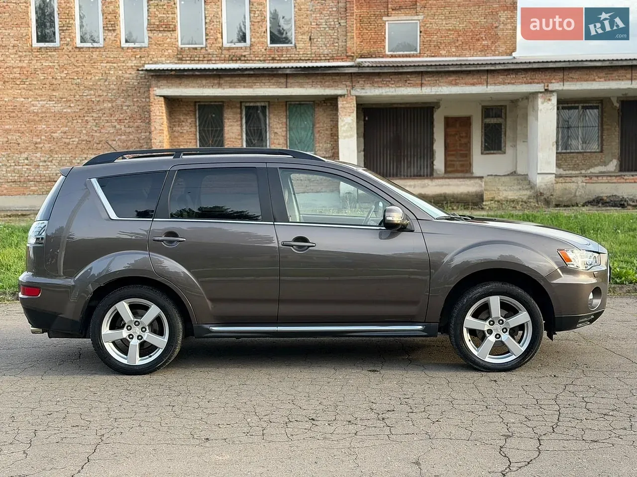 Mitsubishi Outlander Xl 2011 photo 4