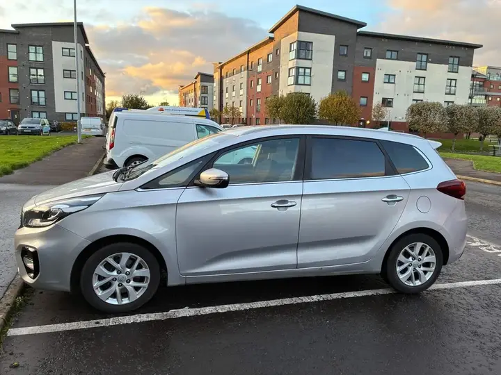 Kia Carens 2017 photo 2