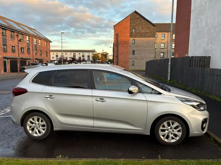 Kia Carens 2017 photo 4