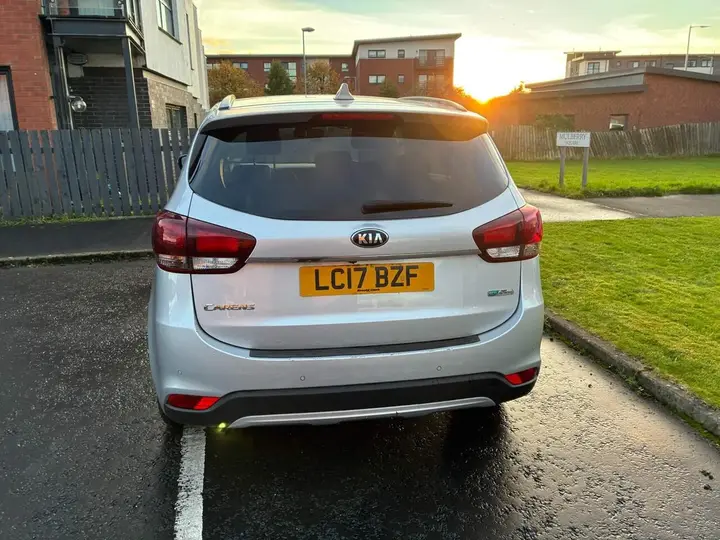 Kia Carens 2017 photo 3