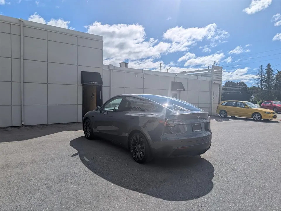Tesla Model Y 2022 photo 2