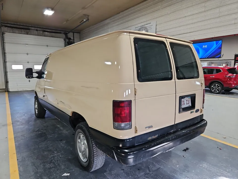 Ford E-Series 2013 photo 3