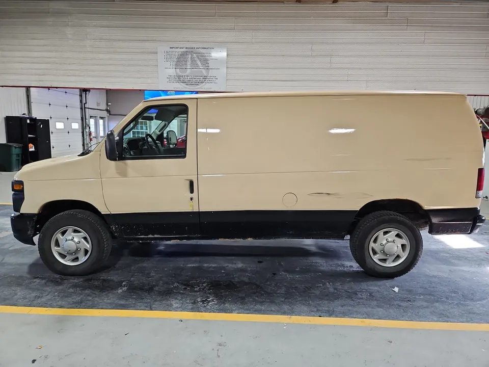 Ford E-Series 2013 photo 2