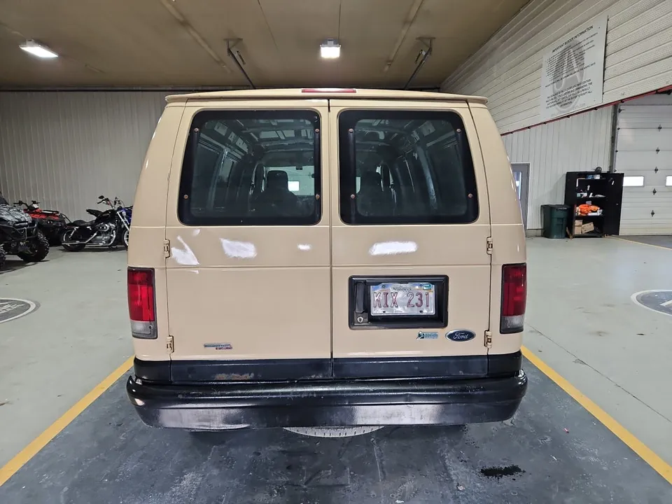 Ford E-Series 2013 photo 4