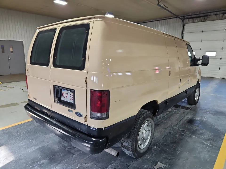 Ford E-Series 2013 photo 5