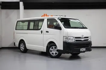 Toyota Hiace 2013 photo 2