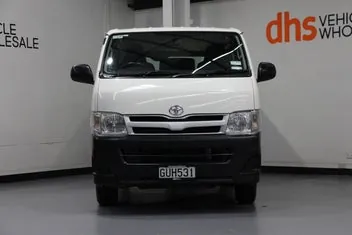 Toyota Hiace 2013 photo 3
