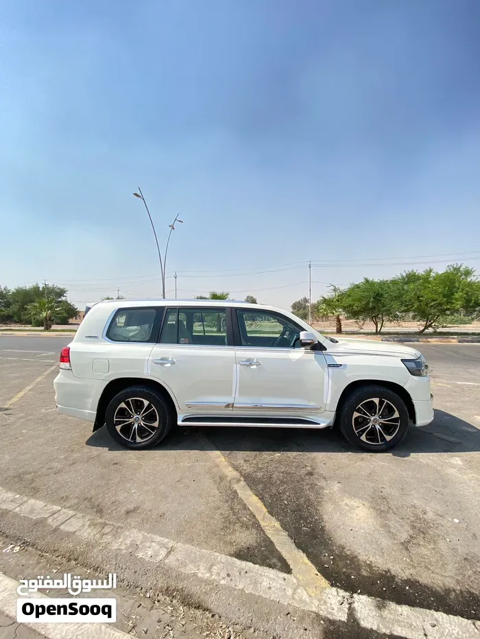 Toyota Land Cruiser 2011 photo 3