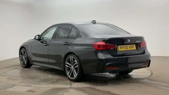 BMW 3 Series 2018 photo 3