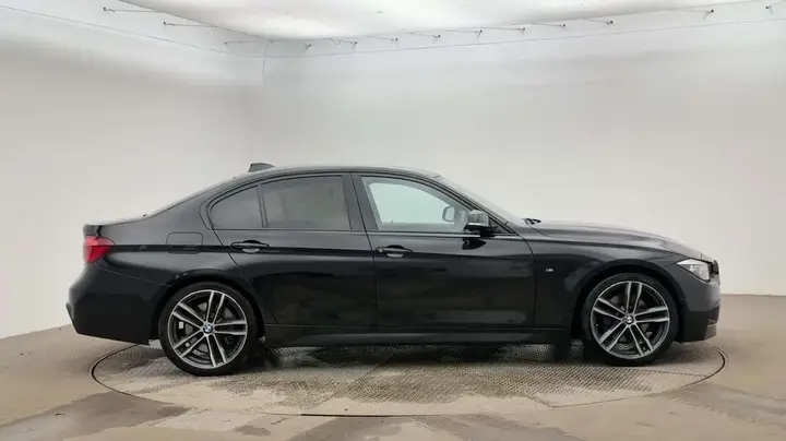 BMW 3 Series 2018 photo 4
