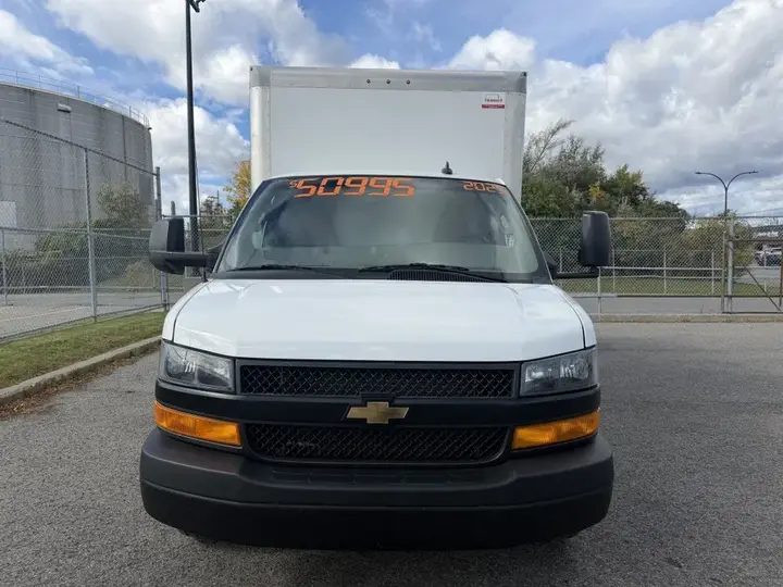 Chevrolet Express 2025 photo 2