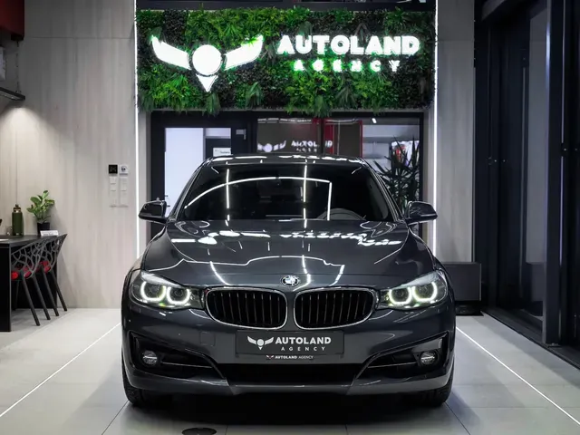 BMW 320I 2017 photo 2