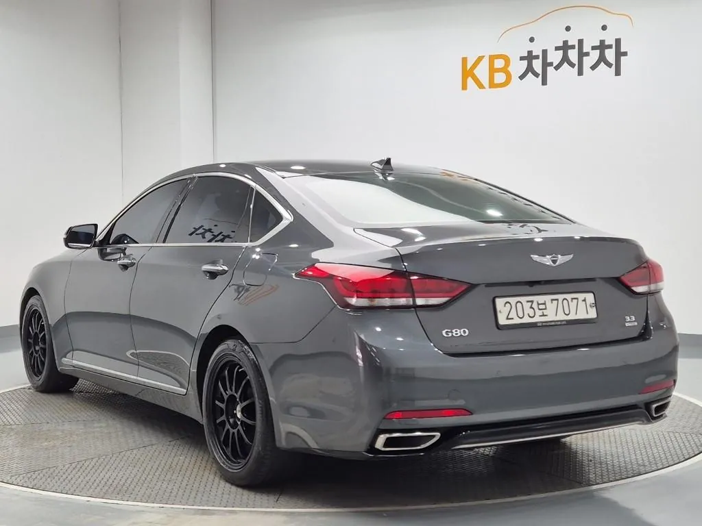 Genesis G80 2017 photo 2