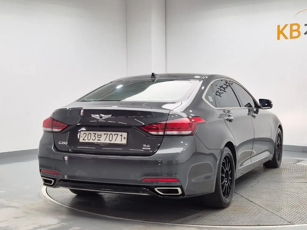 Genesis G80 2017 photo 3