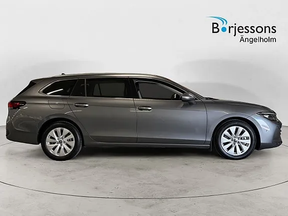 Volkswagen Passat 2025 photo 2