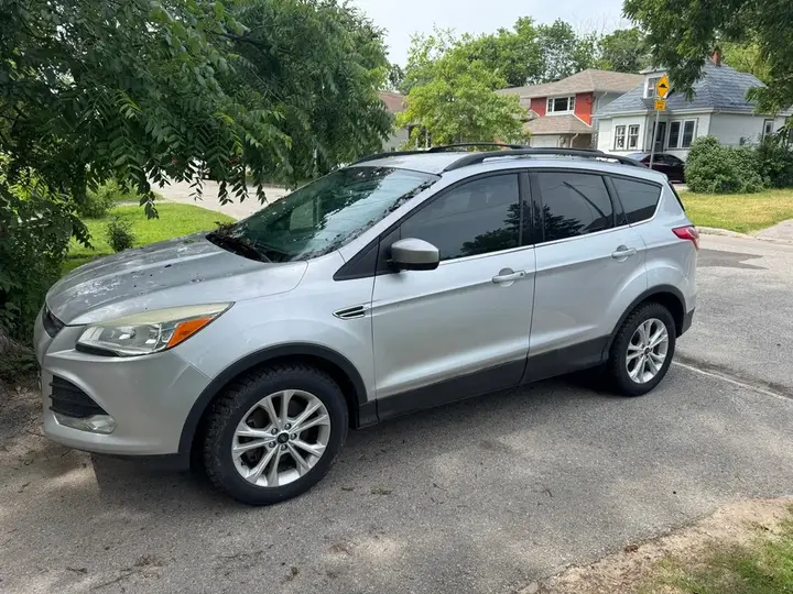 Ford Escape 2013 photo 2