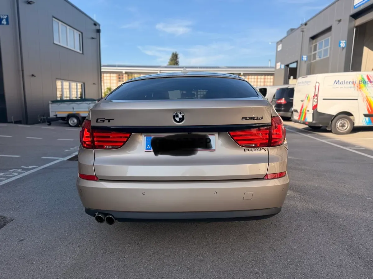 BMW 5 Series 2010 photo 3