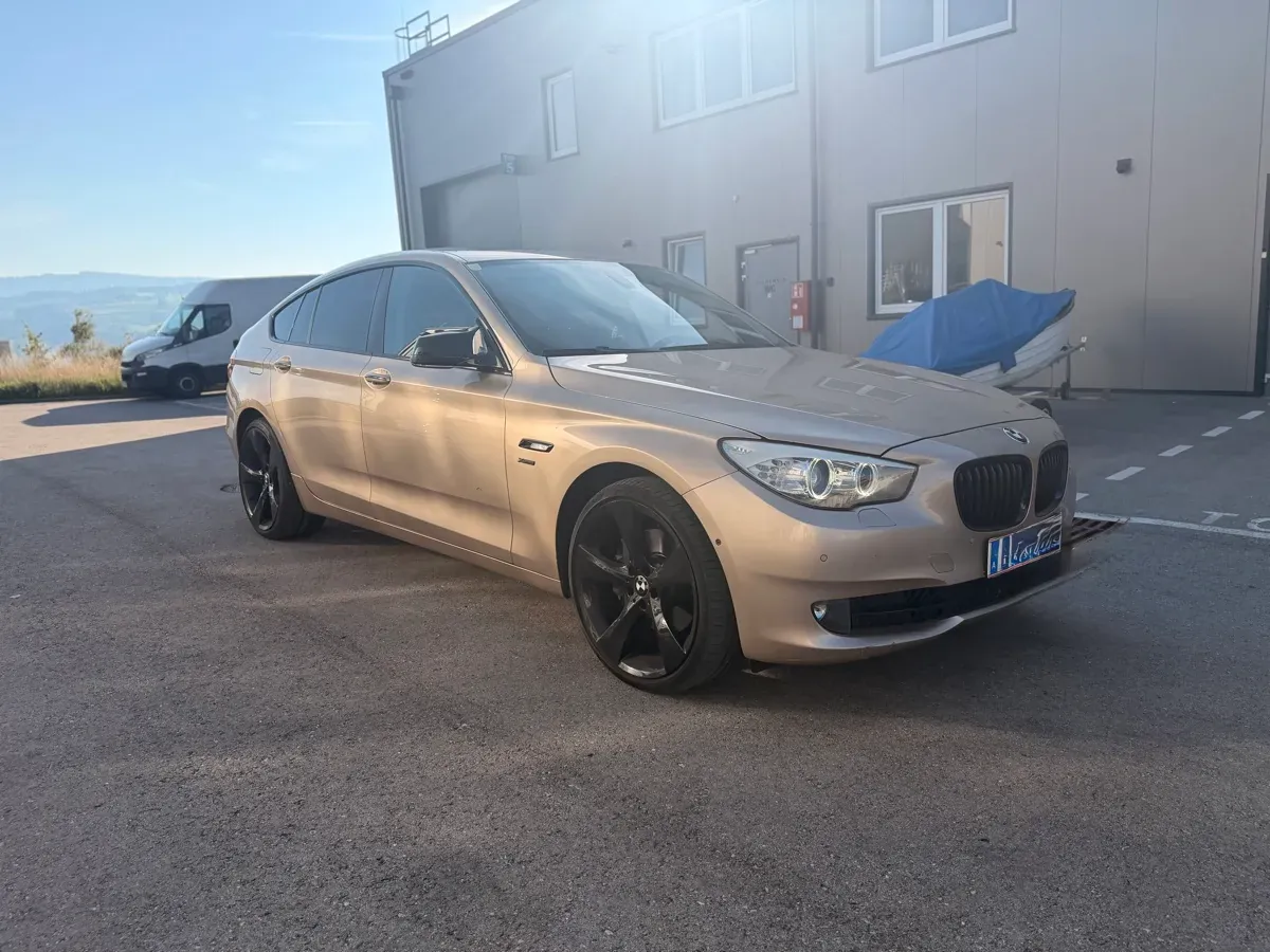 BMW 5 Series 2010 photo 2