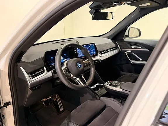 BMW Ix1 2026 photo 3