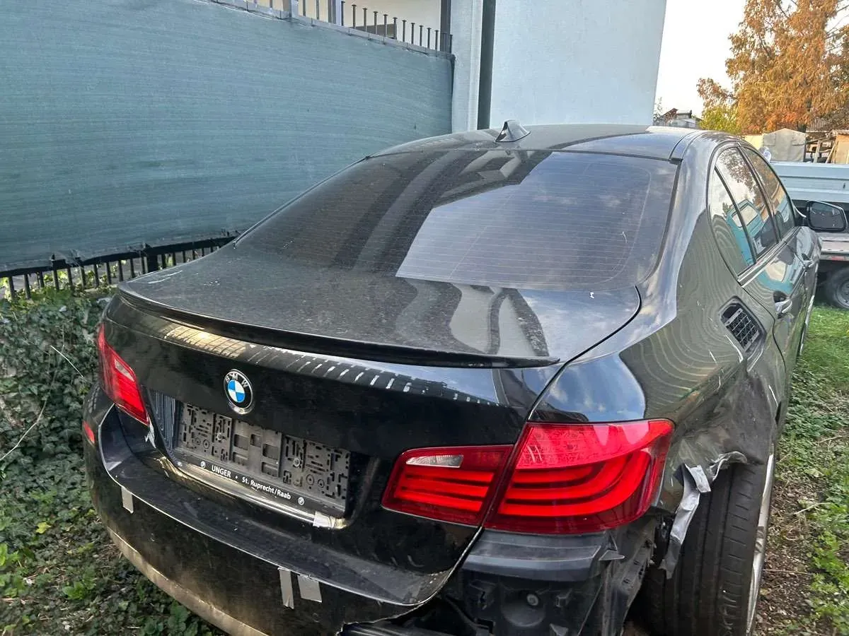 BMW 5 Series 2011 photo 2