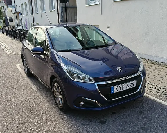 Peugeot 208 2015 photo 3