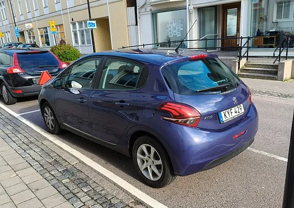 Peugeot 208 2015 photo 2